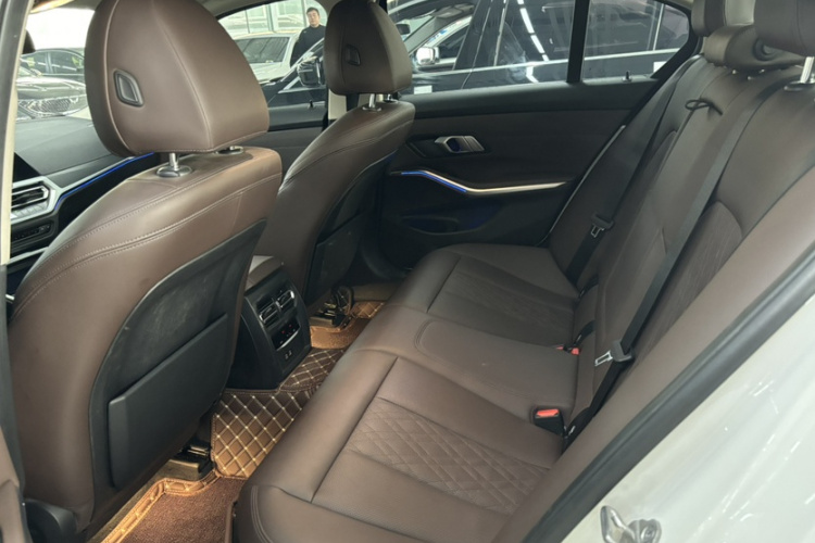 宝马3系 2022款 325i M运动套装中控内饰7003