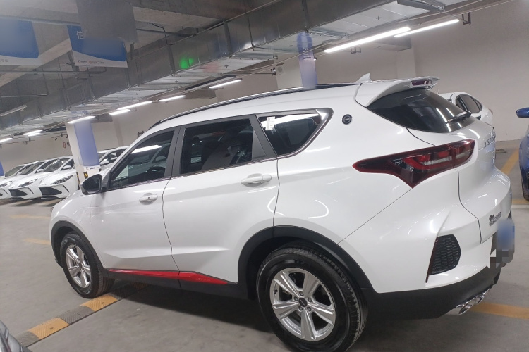 捷途X70 2023款 1.5T 手动超越版 7座车身外观4