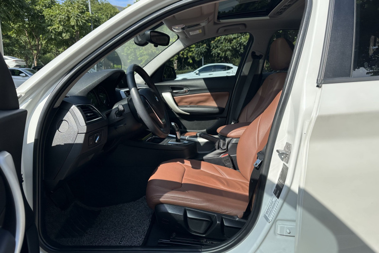 宝马1系(进口) 2018款 118i 领先型中控内饰7002