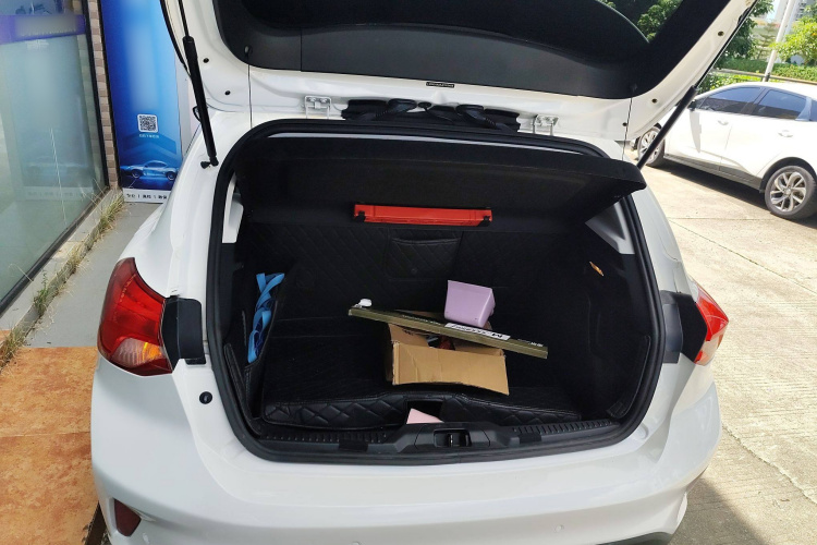 福特 福克斯 2019款 两厢 EcoBoost 180 自动锋潮型中控内饰23