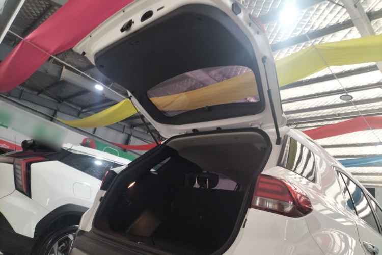 北京现代ix35 2019款 2.0L 自动两驱智勇·畅享版 国VI机舱底盘23