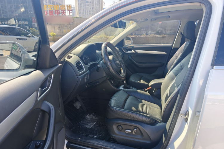 奥迪Q3 2018款 30周年年型 30 TFSI 时尚型中控内饰7006