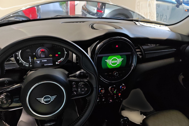 MINI 2021款 1.5T COOPER 艺术家 五门版中控内饰12