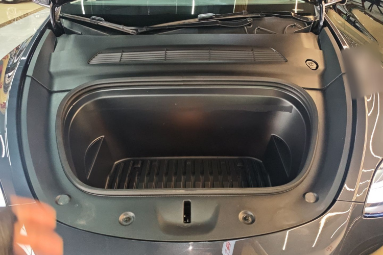 特斯拉 Model Y 2024款 后轮驱动版机舱底盘24