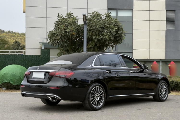 奔驰E级 2023款 E 260 L车身外观6014