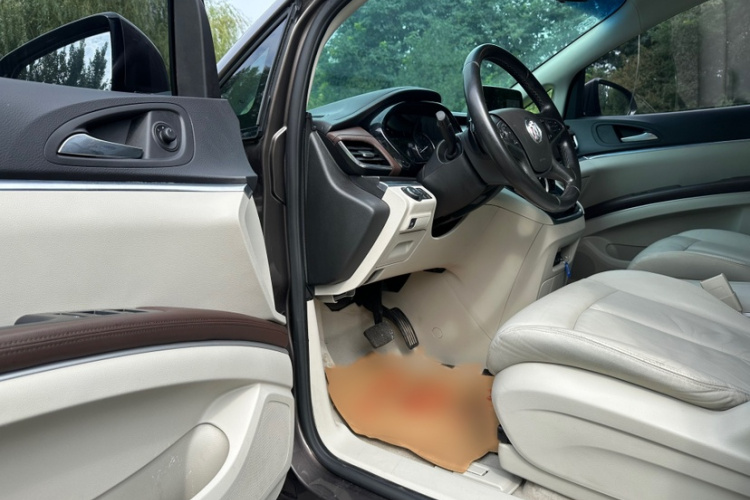 别克GL8 2020款 陆上公务舱 652T 豪华型中控内饰7009