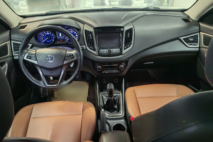 长安 逸动 2016款 XT 1.6L GDI 手动致酷型中控内饰7004