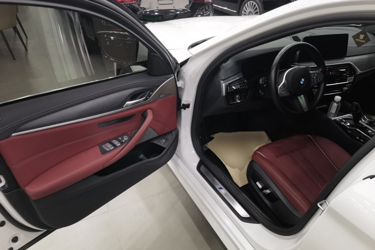宝马5系 2023款 530Li 领先型 M运动套装中控内饰20