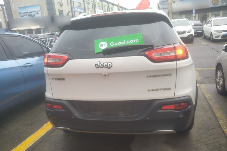 Jeep 自由光 2017款 2.0L 优越版车身外观6004