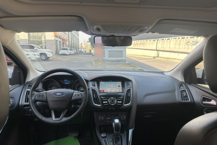 福特 福克斯 2017款 两厢 1.6L 自动风尚型智行版中控内饰7002