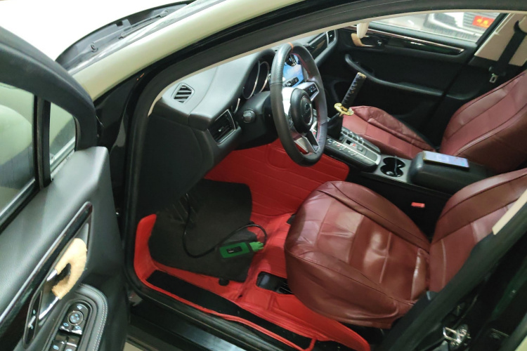 众泰SR9 2017款 2.0T 手动极致之光版中控内饰20