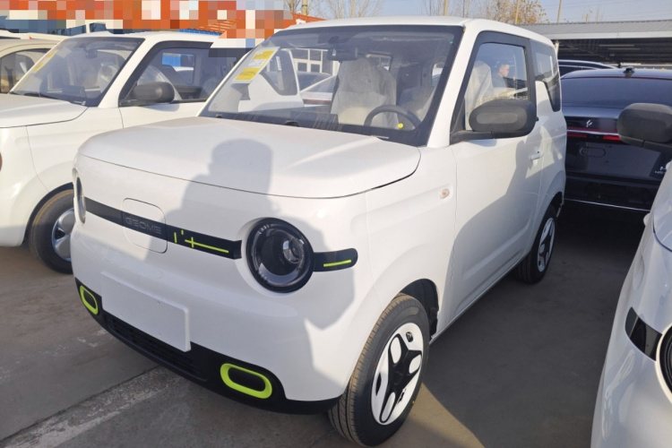 吉利银河 熊猫 2025款 210km 元气熊车身外观1