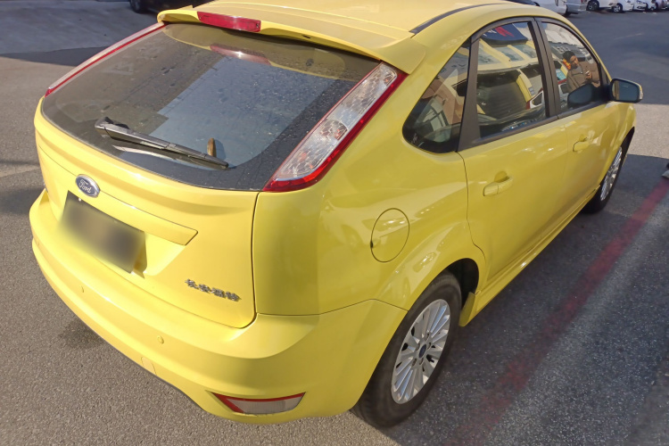 福特 福克斯 2013款 两厢经典 1.8L 手动时尚型车身外观6005