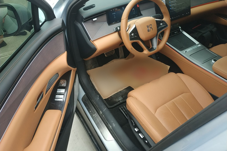 比亚迪 汉L 2025款 EV 四驱激光雷达旗舰型中控内饰7003