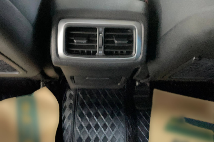 北京BJ40 2019款 2.3T 自动四驱城市猎人版旗舰型 国VI中控内饰7004