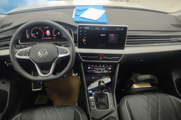 大众 途观L 2024款 出众款 330TSI 自动两驱R-Line龙耀版中控内饰12