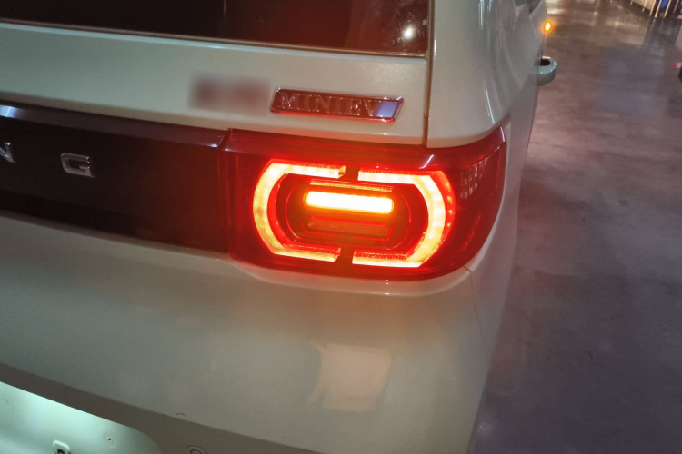 五菱汽车 宏光MINIEV 2022款 马卡龙时尚款 磷酸铁锂车身外观6006