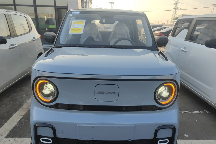 吉利银河 2025款 210km 熊猫卡丁车身外观2