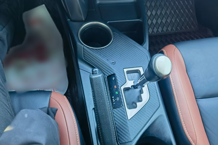 丰田 RAV4荣放 2015款 2.5L 自动四驱精英版局部细节18