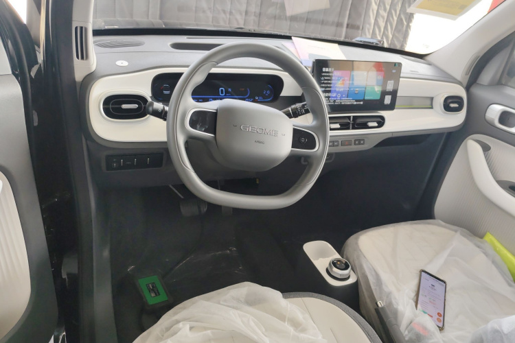 吉利银河 2025款 210km 熊猫卡丁中控内饰12