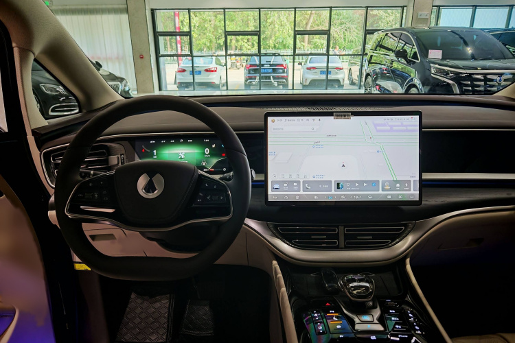 腾势D9 2024款 DM-i 980 四驱尊荣型中控内饰7002