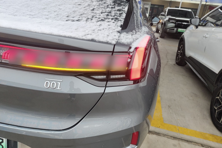 极氪001 2022款 长续航双电机 WE版车身外观9