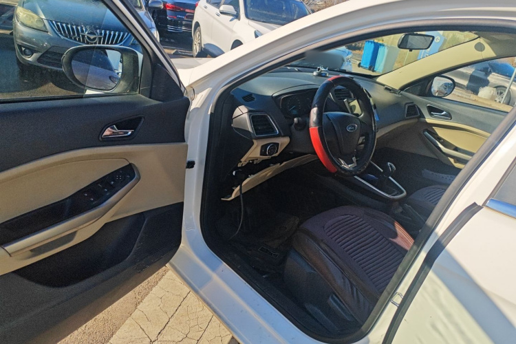 福特 福睿斯 2017款 改款 1.5L 手动舒适型中控内饰20