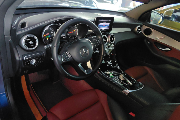 奔驰GLC轿跑 2019款 改款 GLC 200 4MATIC 轿跑SUV中控内饰12