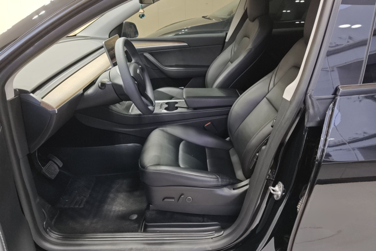 特斯拉 Model Y 2021款 标准续航后驱版中控内饰19