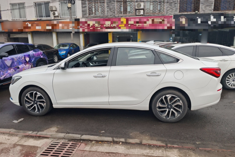 长安 逸动新能源 2019款 EV460 共享版车身外观6003