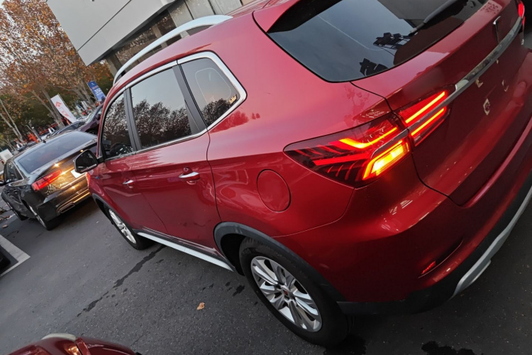 荣威RX5 2018款 20T 两驱自动旗舰版车身外观4