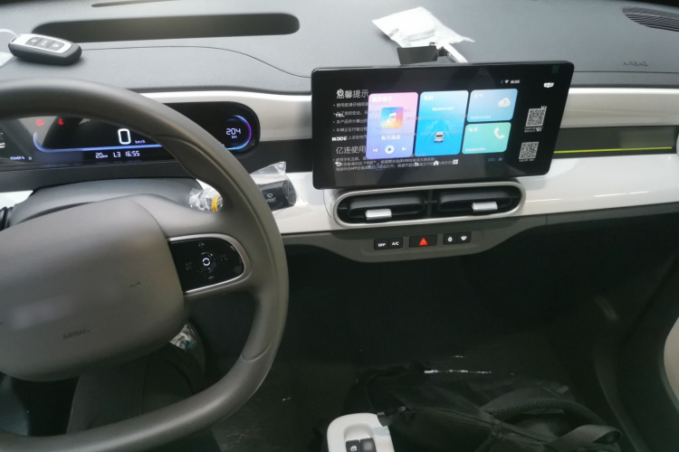 吉利银河 2025款 210km 熊猫卡丁中控内饰7002