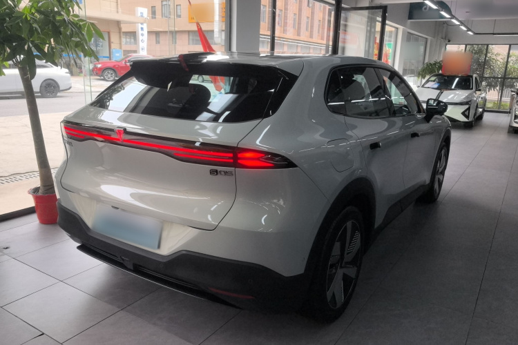 深蓝汽车 深蓝S05 2024款 510Ultra纯电版车身外观7