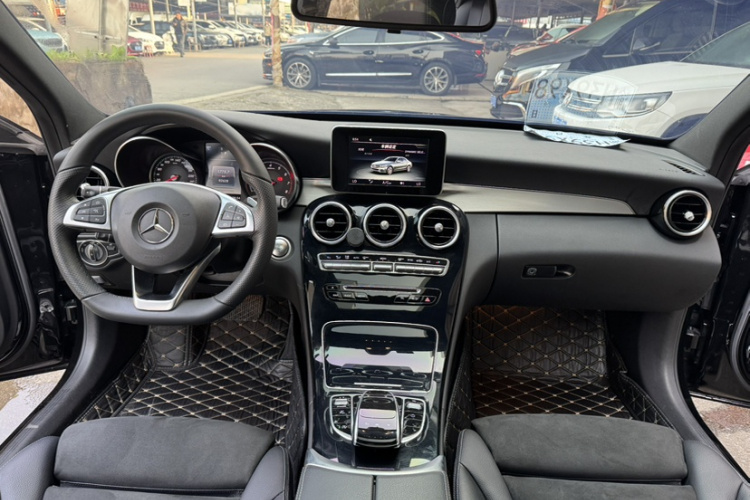 奔驰C级 2017款 改款 C 200 运动版局部细节14