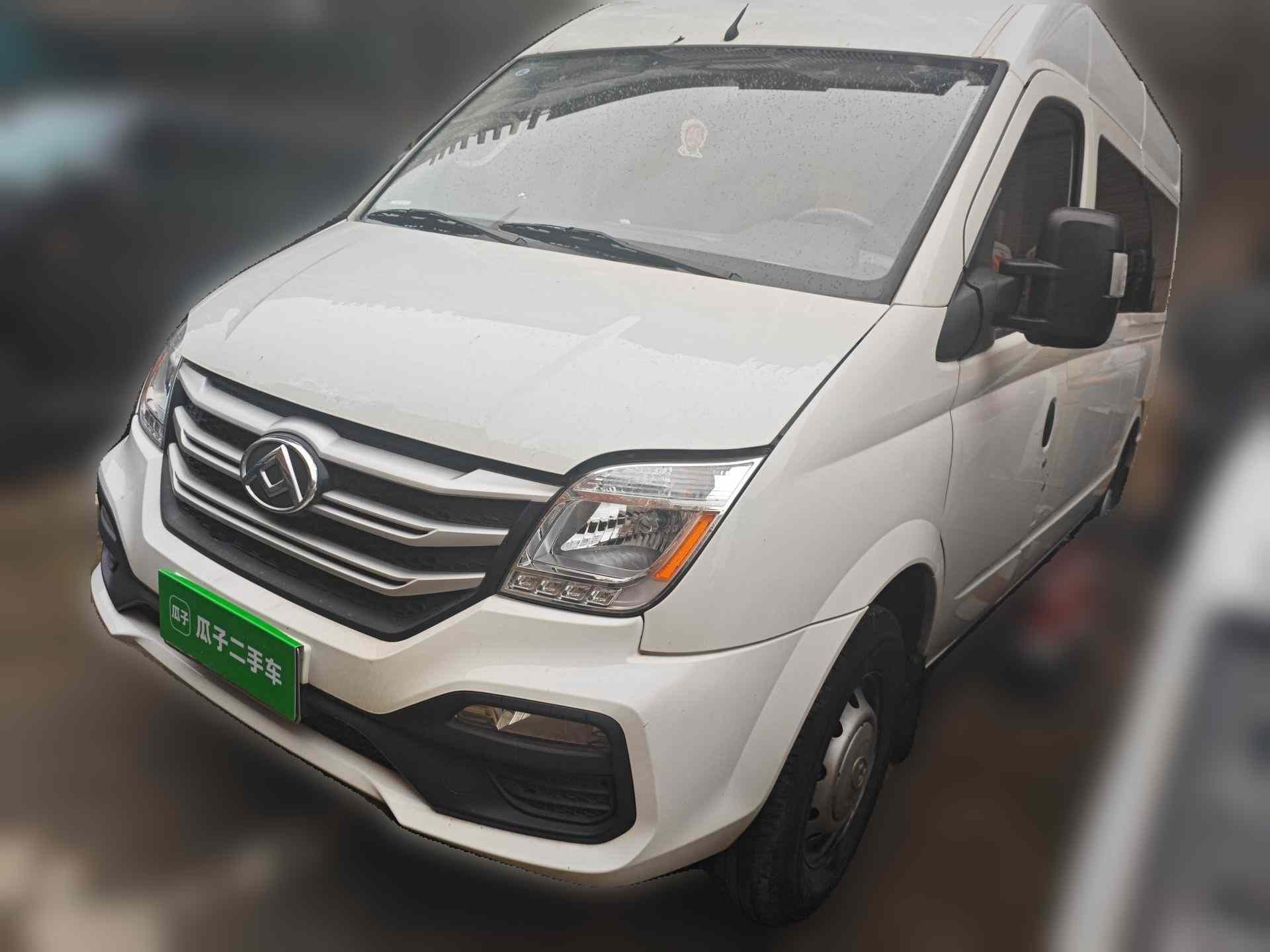 上汽大通MAXUS 新途V80 2025款 超值版傲运通 2.0T 手动长轴中顶127Ps 6/7/9座(2)