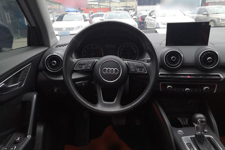 奥迪Q2L 2021款 35 TFSI 时尚动感型中控内饰13