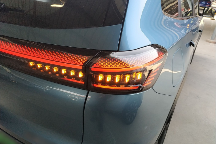 奇瑞 瑞虎8 PLUS C-DM 2025款 1.5T 116km 尊贵型 5座车身外观6006