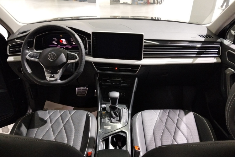 大众 途观L 2024款 330TSI 自动两驱智享版中控内饰7002
