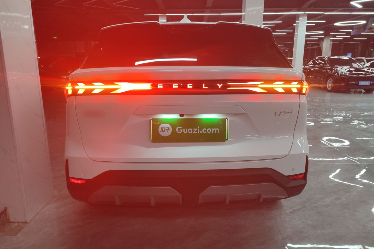 吉利银河 银河L7 2025款 EM-i 115km 探索版车身外观6