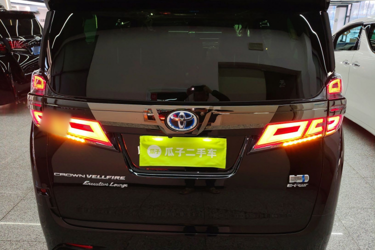 丰田 威尔法 2023款 皇冠 双擎 2.5L HV至尊版车身外观6