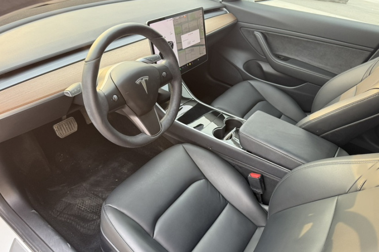 特斯拉 Model 3 2019款 标准续航后驱升级版中控内饰7007