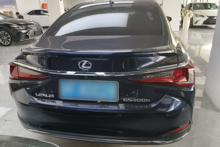 雷克萨斯ES 2020款 300h 行政版车身外观6