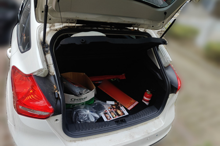 福特 福克斯 2018款 两厢经典 1.6L 自动舒适型智行版中控内饰23