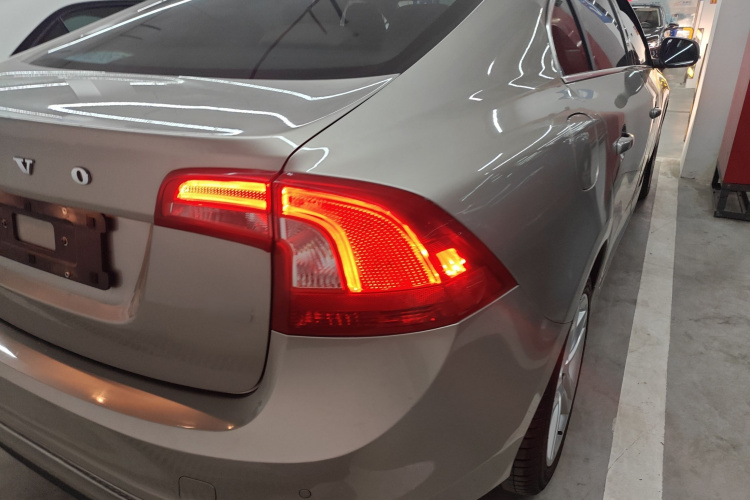 沃尔沃S60 2015款 S60L T5 智驭版车身外观6006