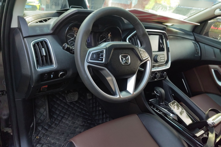 江铃 驭胜S350 2016款 2.0T 自动四驱汽油豪华版5座中控内饰7002