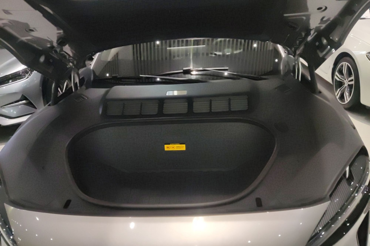 小米汽车 小米YU7 2025款 超长续航后驱版机舱底盘24