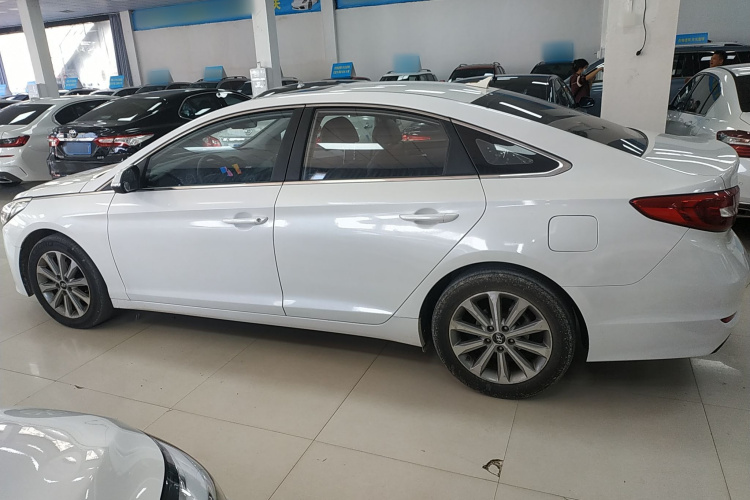 现代 索纳塔 2015款 2.0L GLS智能型车身外观4