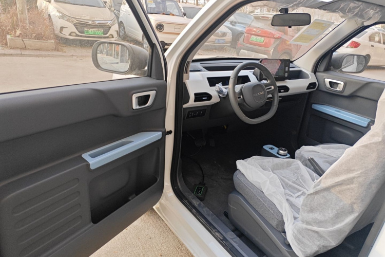 吉利银河 2024款 熊猫mini 200km 耐力熊中控内饰7003