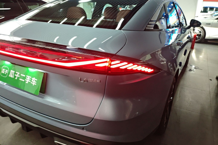 吉利银河 银河L6 2025款 EM-i 140km 星舰版车身外观9