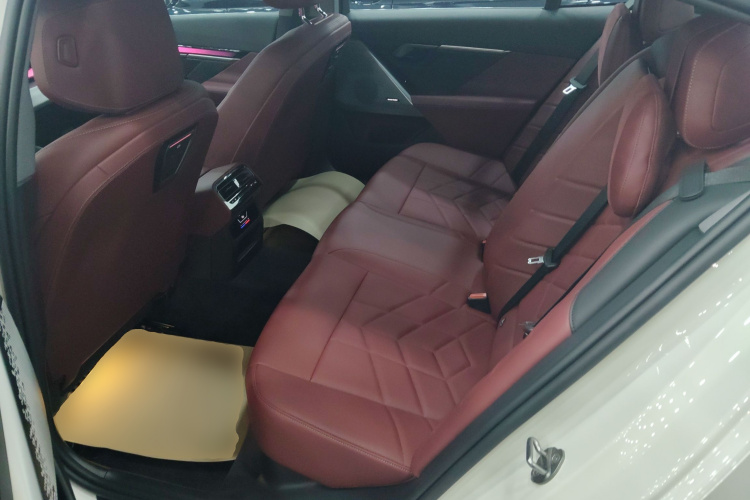 宝马5系 2024款 530Li 领先型 M运动套装中控内饰21